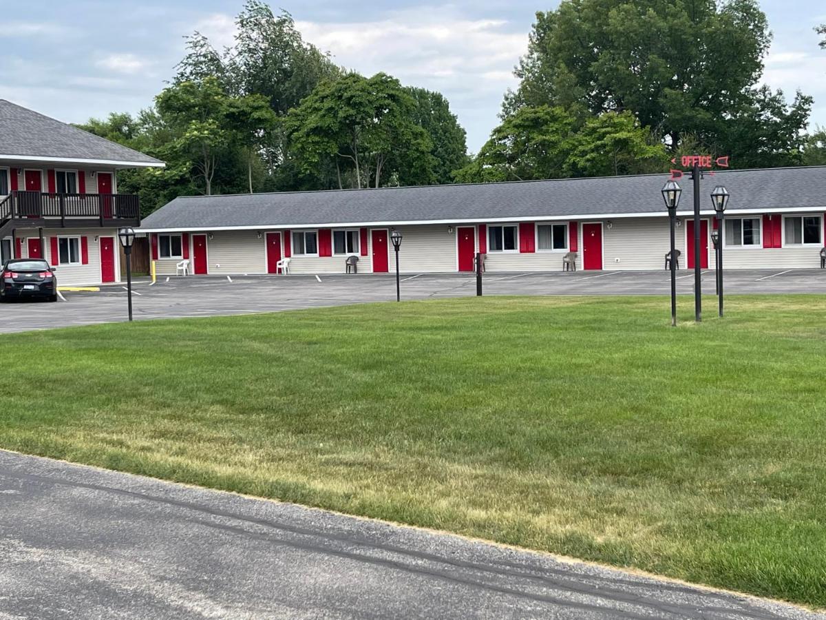 Vista Villa Motel Ludington Exterior photo